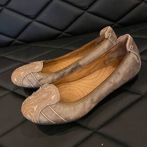 Indigo by Clark’s Flat shoes Size 6.5